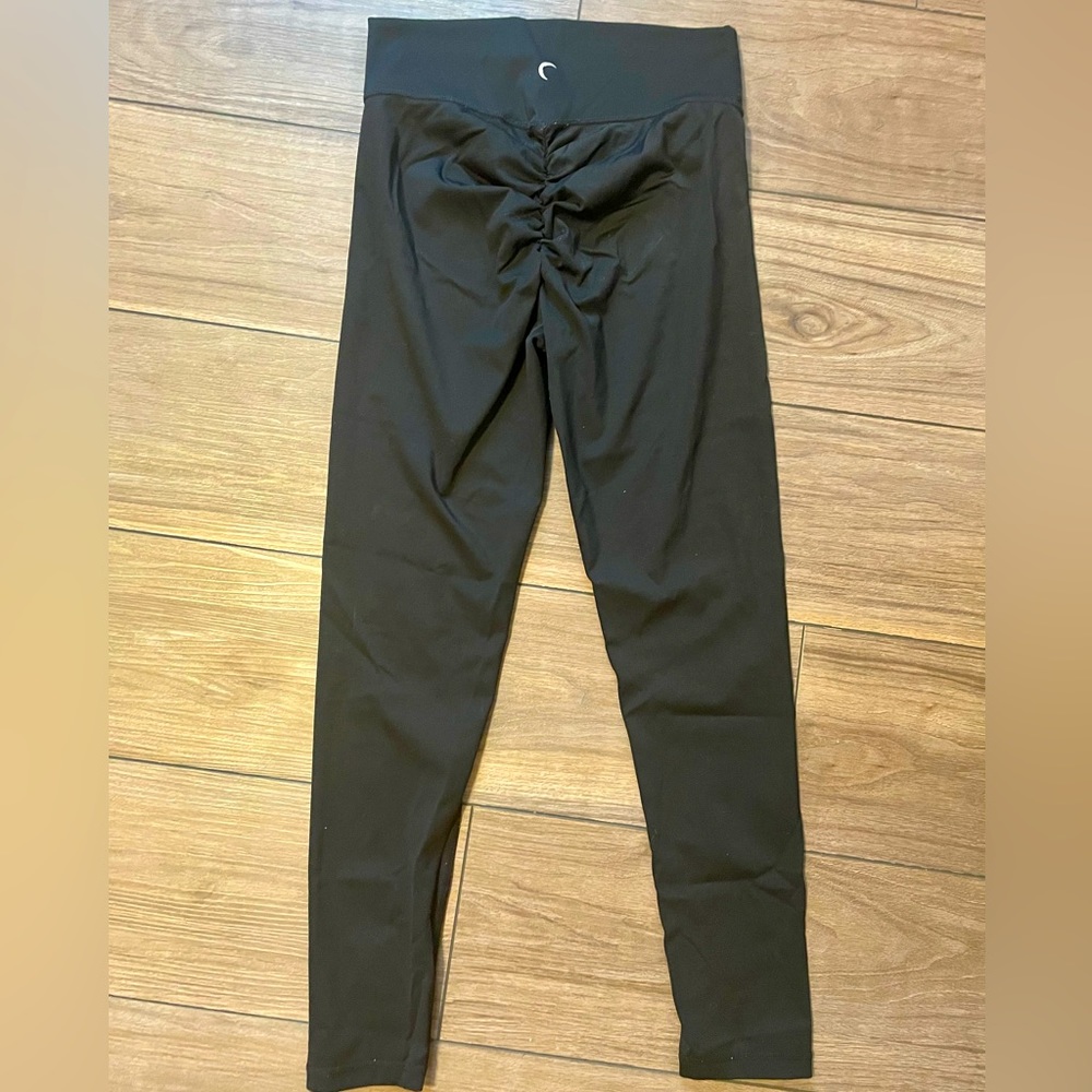 Zyia scrunchy leggings size 6